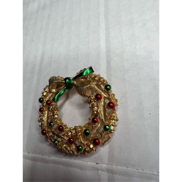 Gerry’s vintage gold tone enamel wreath brooch - Picture 4 of 8